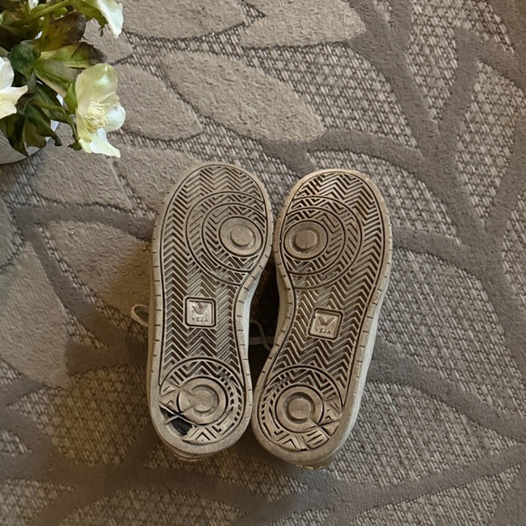 Veja White Women's Sneakers - Picture 3 of 6